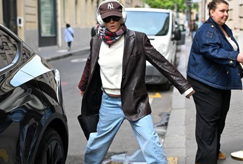 Emma Watson enjoys low-key outing in Paris