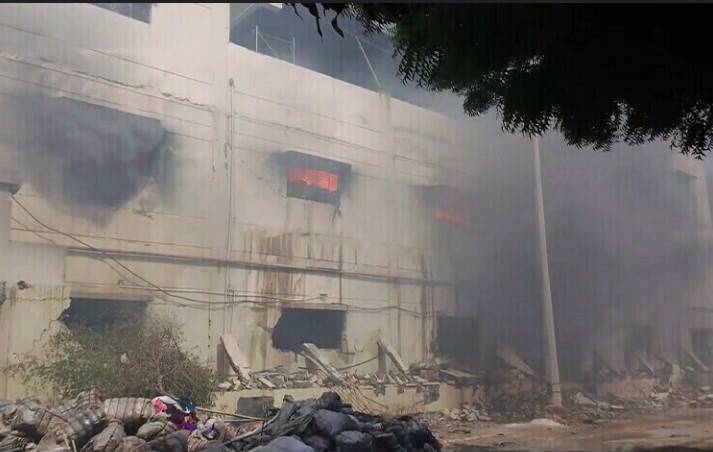 Massive fire plays havoc at Karachi export zone