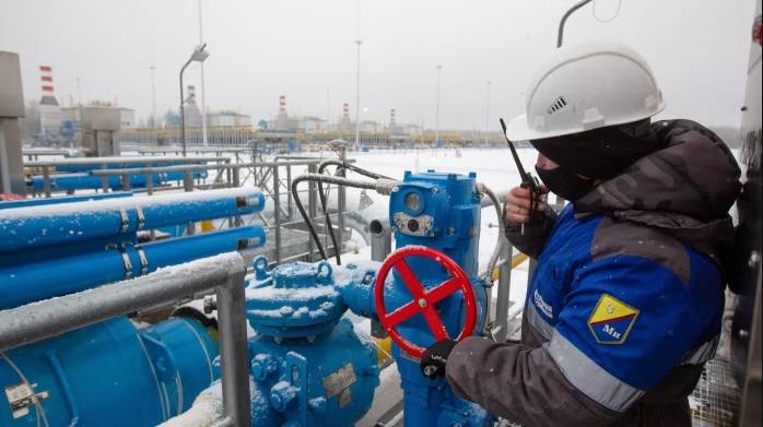 EU proposes lowering Russia oil price cap in new sanctions