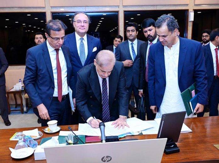 Federal Cabinet rejects 6pc hike in salaries, proposes 10pc jump