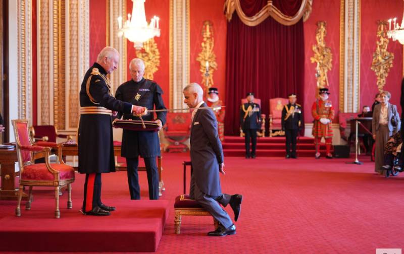 London mayor Sadiq Khan is knighted by King Charles 