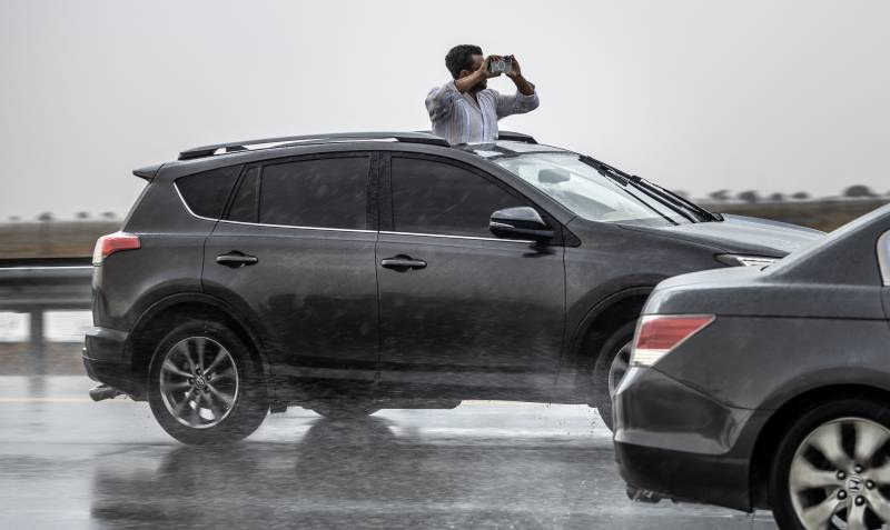 Monsoon-loving expats chase rain in UAE desert