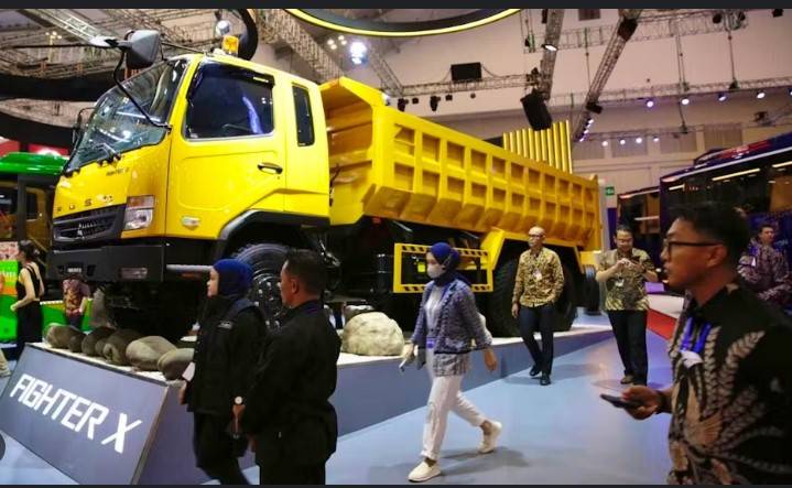 Toyota and Daimler to merge truck subsidiaries