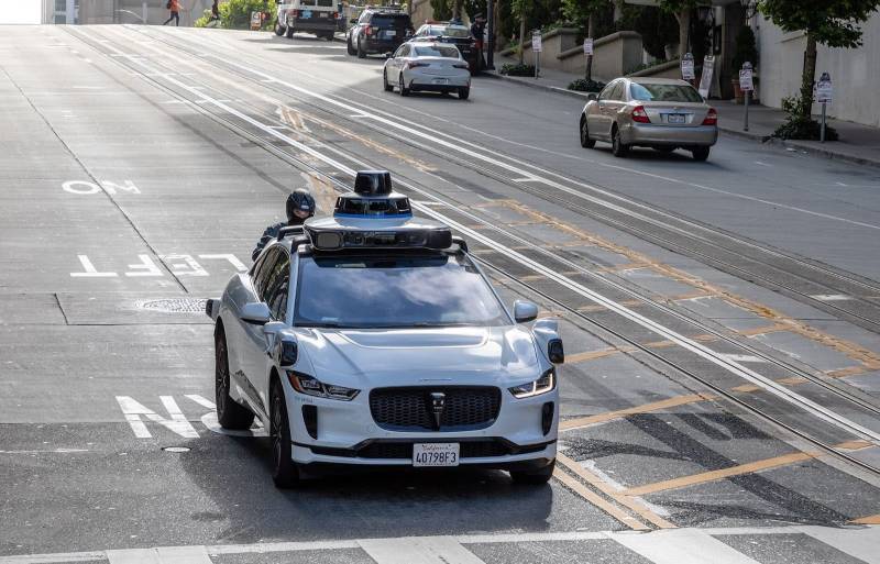 Waymo leads autonomous taxi race in the US