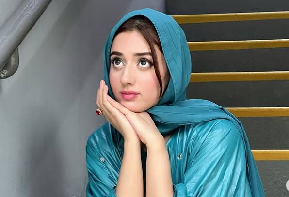 Jannat Mirza's in-flight moments from her journey back from Hajj