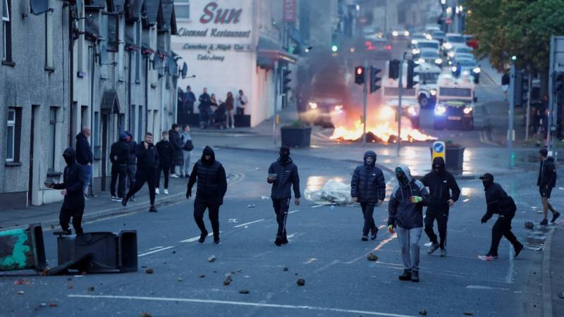 Migrants hide in wardrobes to flee Northern Ireland unrest