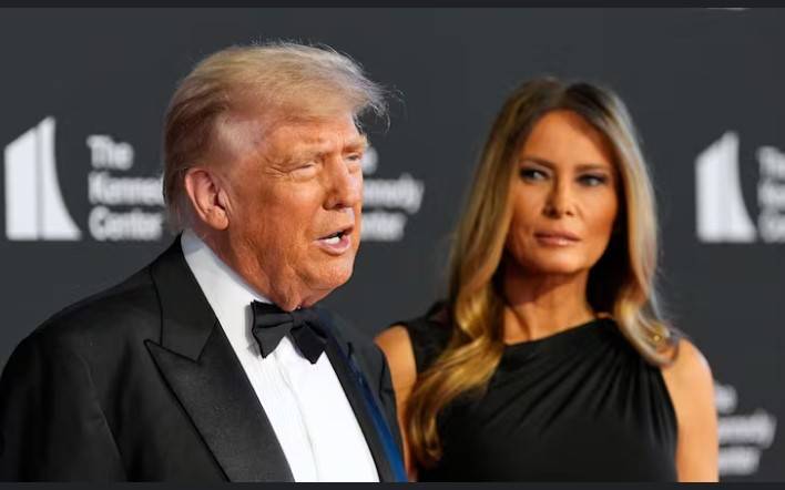 Trump cheered, jeered at 'Les Miserables' debut in Washington