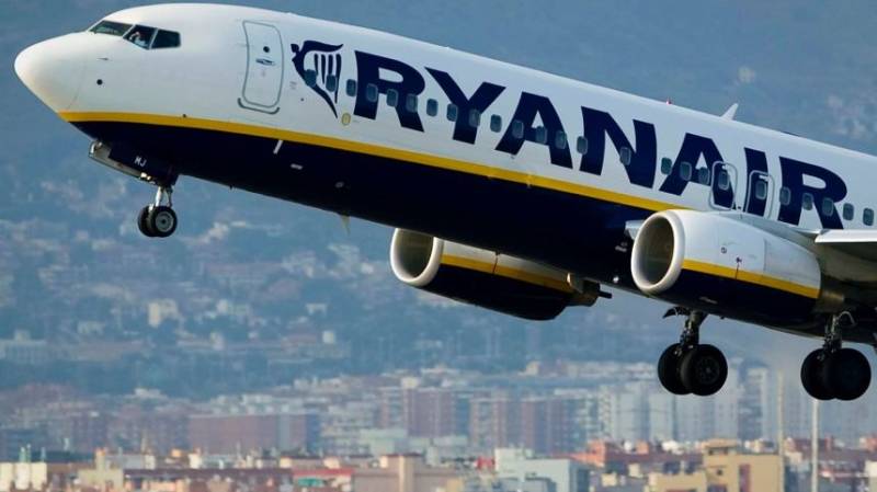 Ryanair says will fine 'disruptive passengers' 500 euros