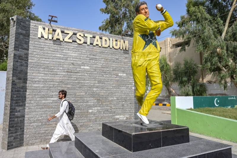 Wasim Akram praises his statue amid social media flak