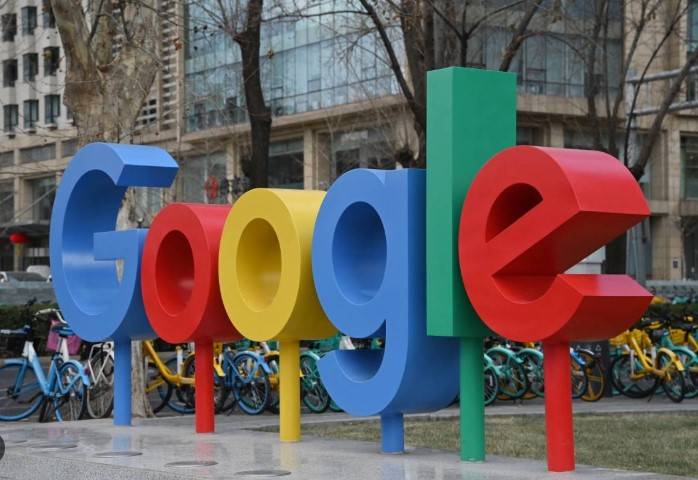 Google turns internet queries into conversations