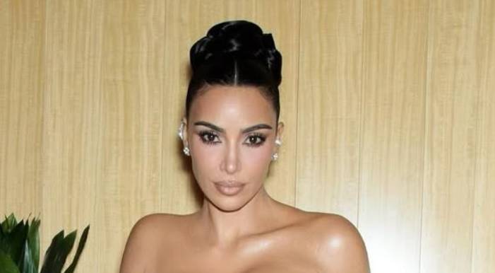 Kim Kardashian sends social media into frenzy