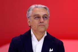 Struggling Gucci owner names new CEO