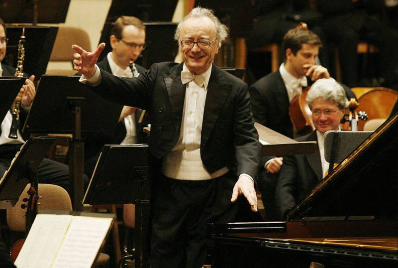 Austrian pianist Alfred Brendel dies at 94