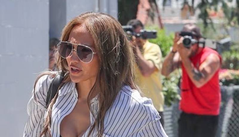 Jennifer Lopez turns heads in LA