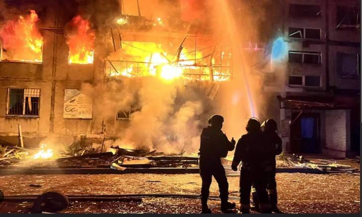 Russian strikes kill 14, wound dozens in Kyiv