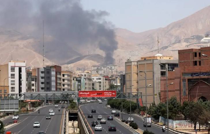 India warns citizens to leave Tehran as some flee Iran