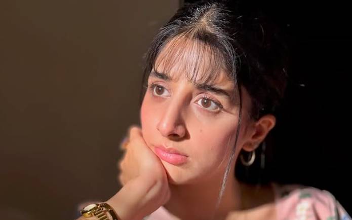 Mawra Hocane shares throwback from graduation sleepover