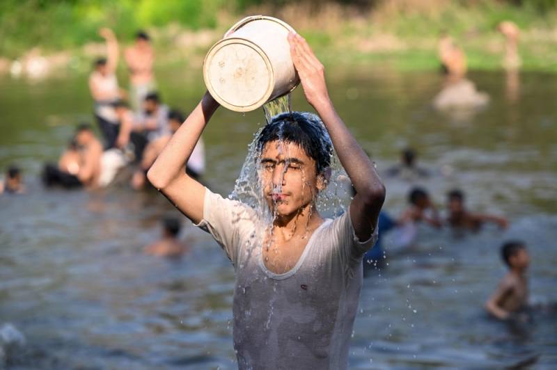 Heatwave chokes Pakistan