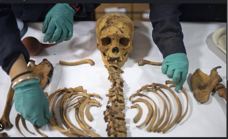 Peru gas workers find thousand-year-old mummy