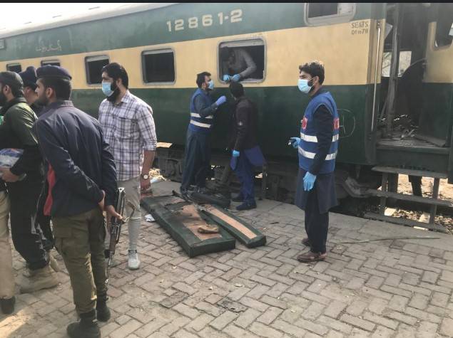 17 passengers injured in train accident at Mian Channu