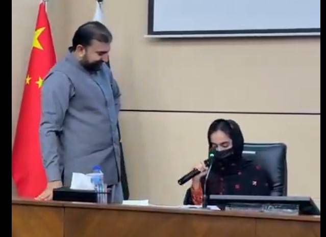 When Balochistan CM offers his chair to girl student