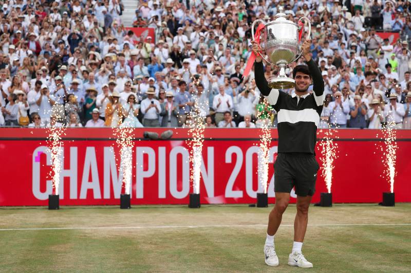 Alcaraz crowned king of Queen's for second time