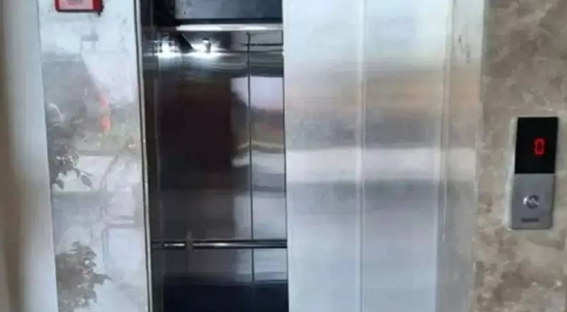 Hotel lift crashes near UMT Lahore, worker seriously injured