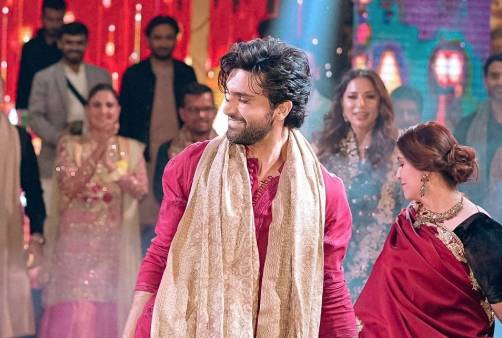 Ahad Raza Mir's energetic dance moves to drum beats at family wedding