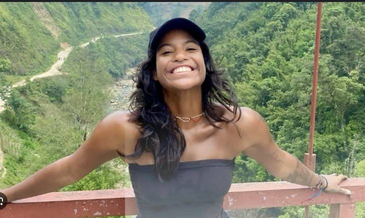 Indonesia rescuers try to reach Brazilian woman after fall at volcano