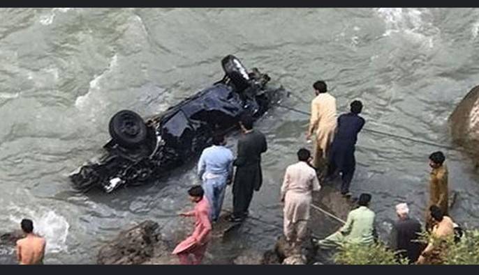 Couple dead, kid survives Mansehra car plunge