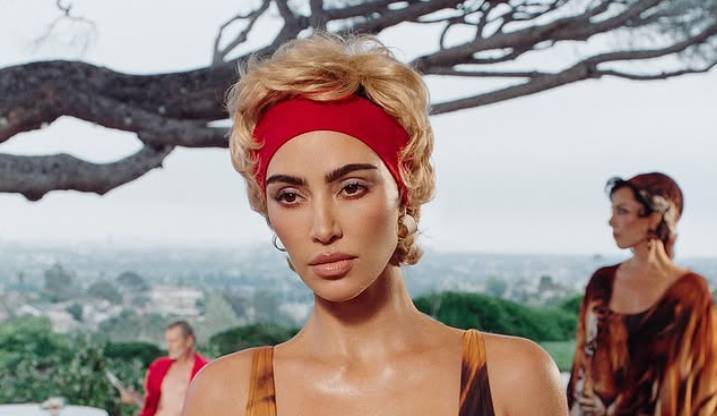 Kim Kardashian debuts bold blonde curls alongside mom Kris Jenner