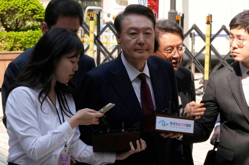 South Korean court dismisses arrest warrant for former president Yoon