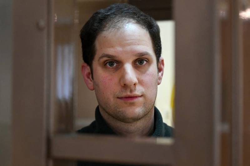 Russia sentences photographer to 16 years for treason