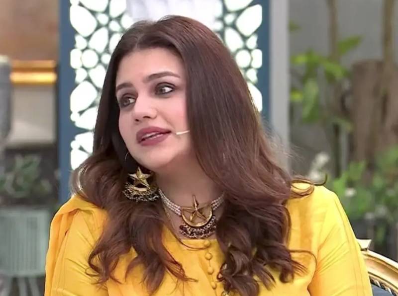 Zara Noor Abbas trolled for struggling with Punjabi language in live show
