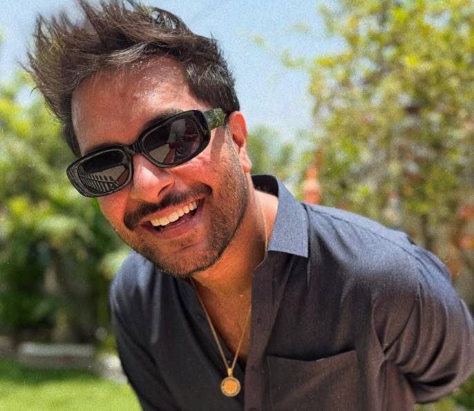 Asim Azhar celebrate SPECIAL day of FAVOURITE person Fahad Mustafa