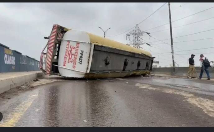 Oil tanker falls into Phoolnagar canal