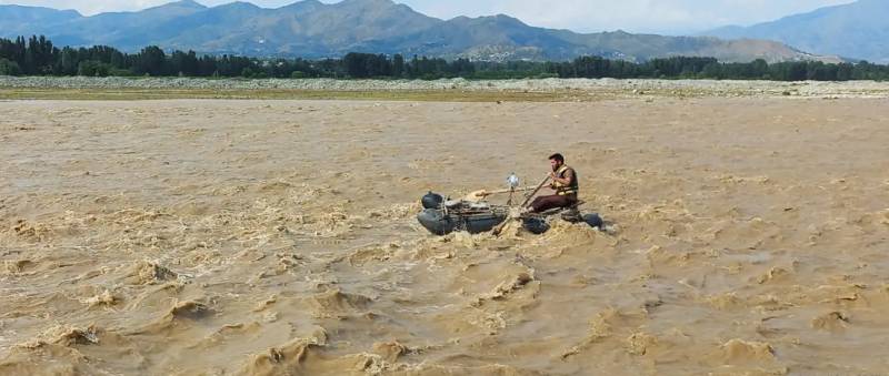 Flash floods and heavy rain kill 32 in Pakistan 