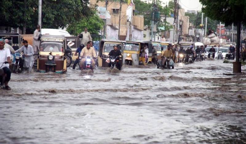 Heavy rain lashes Karachi, NDMA warns of flooding across the country 