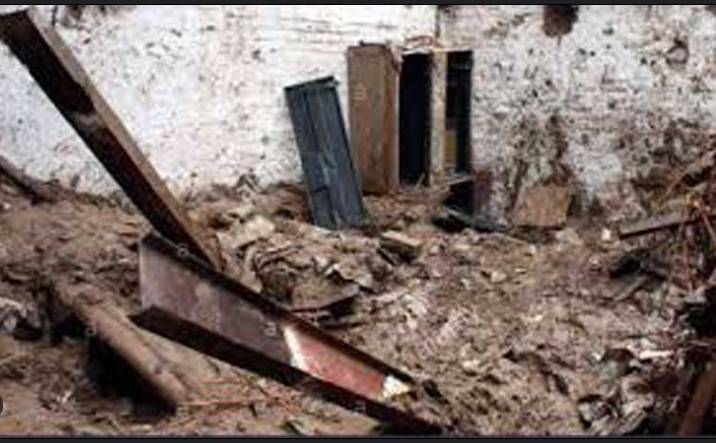 Two kids die in Lahore roof collapse