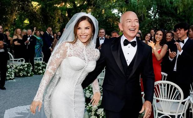 Bezos, Sanchez say 'I do' in a divided Venice
