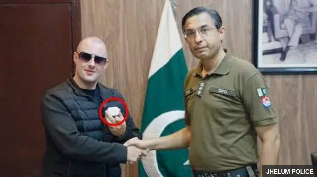Jhelum police trace, return British vlogger’s AirPods