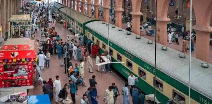 Rains disrupt Pakistan Railways' operation, several trains delayed 