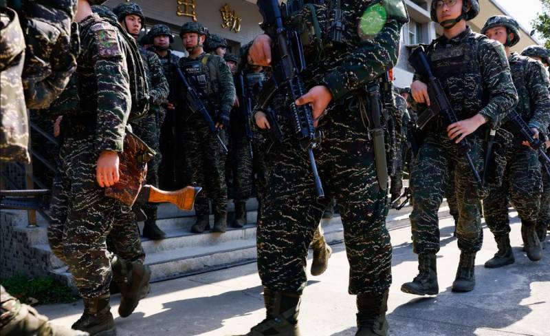 Taiwan jails 10 people for spying for China