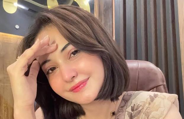 Hania Aamir doppleganger sends social media into frenzy
