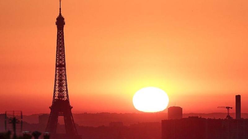 France shuts 2,000 schools, monuments as heatwave intensifies