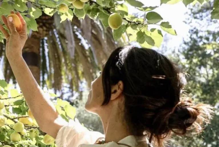 Meghan Markle mocked over fruit-picking picture