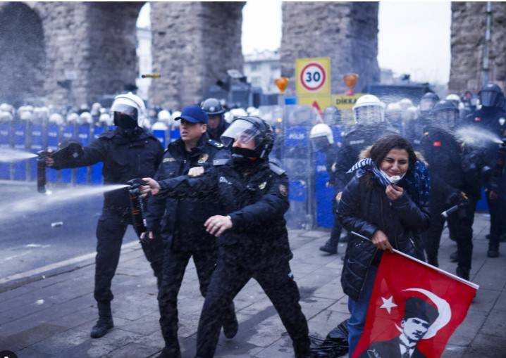 Turkey arrests scores in opposition bastion Izmir