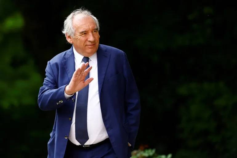 French PM survives no-confidence motion
