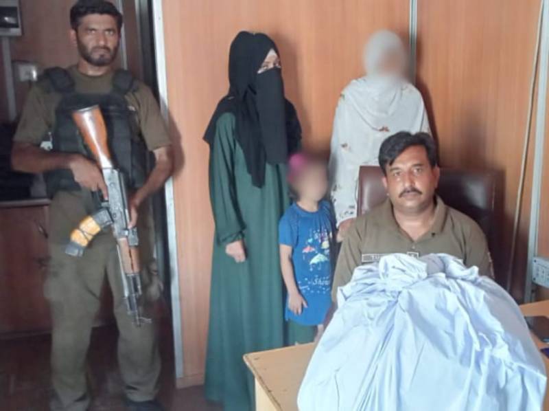 Attock police arrest inter-provincial female drug smuggler with 11kg narcotics on train