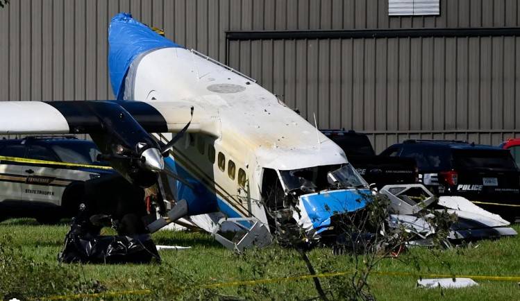 Skydiving plane with 15 aboard crashes in US